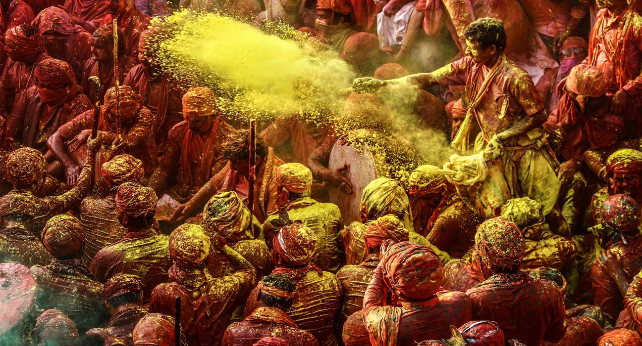 holi celebration in shantiniketan